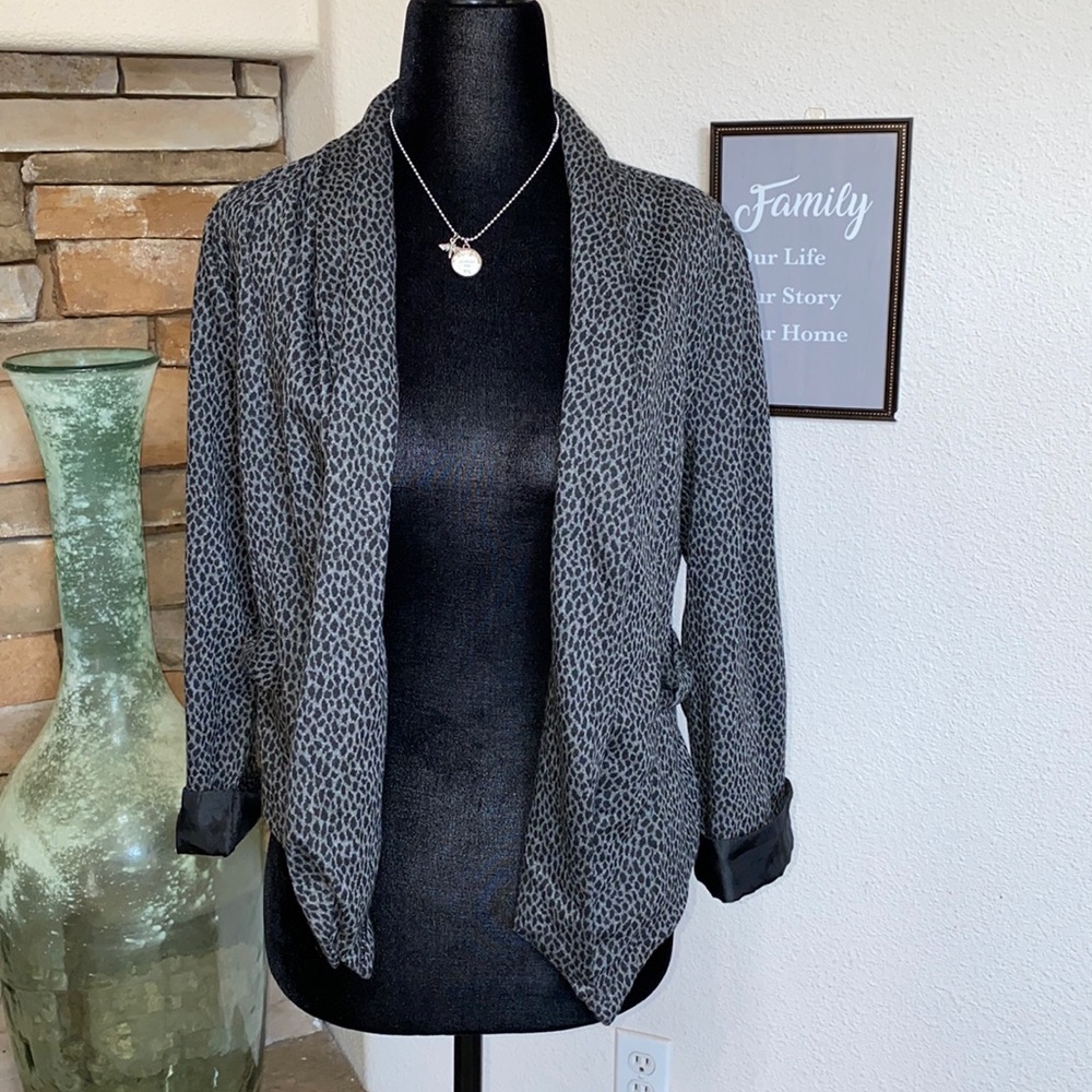 Daytrip- Gray & Black Cheetah Blazer
